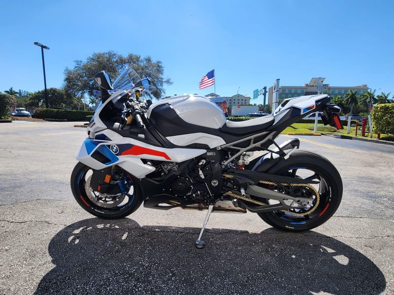 2026 BMW S 1000 RRImage 1