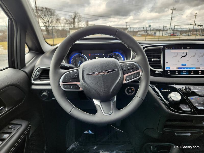 New 2026 Chrysler Voyager Lx