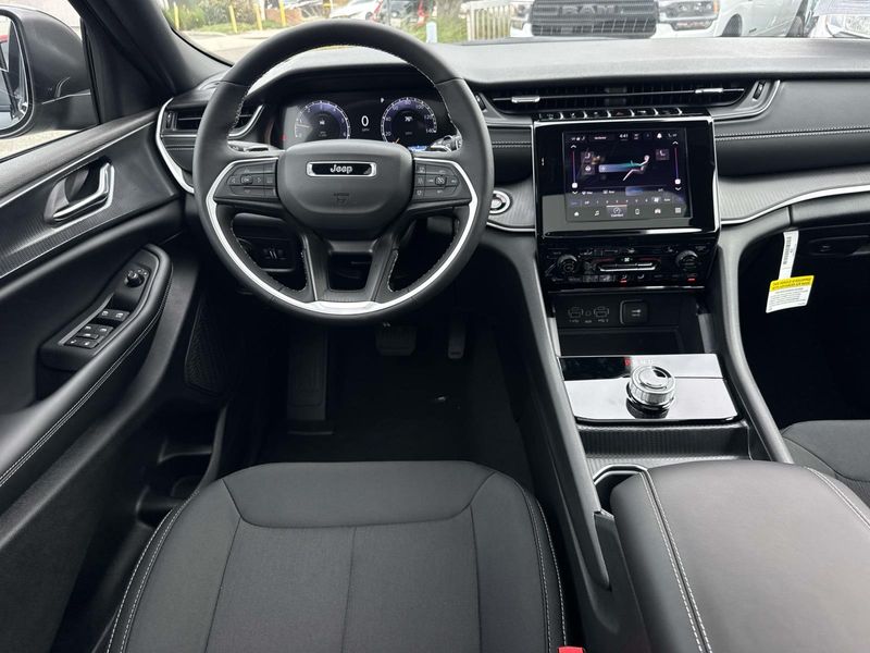 New 2026 Jeep Grand Cherokee Laredo X 4x2