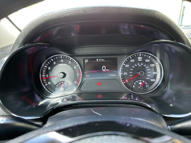2023 Kia Forte LXSImage 32