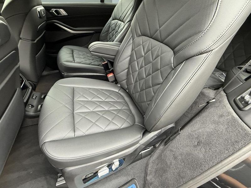 2026 BMW X7 xDrive40iImage 28