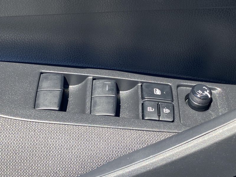 2024 Toyota Corolla LEImage 19
