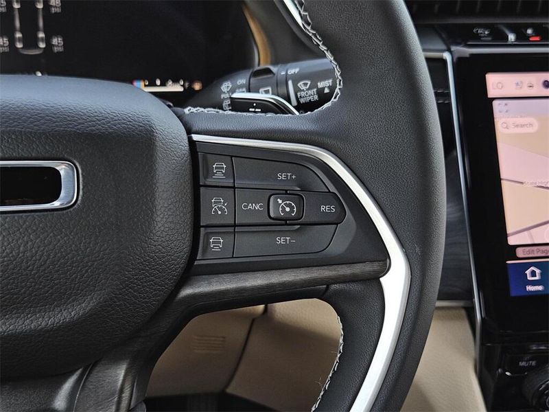 2025 Jeep Grand Cherokee L Limited 4x4Image 13