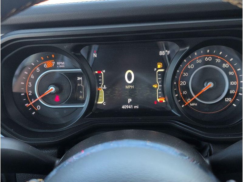 Used 2025 Jeep Wrangler SaharaImage 21