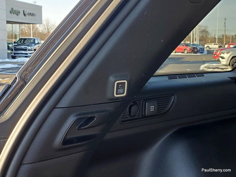 Used 2022 Jeep Grand Cherokee Altitude