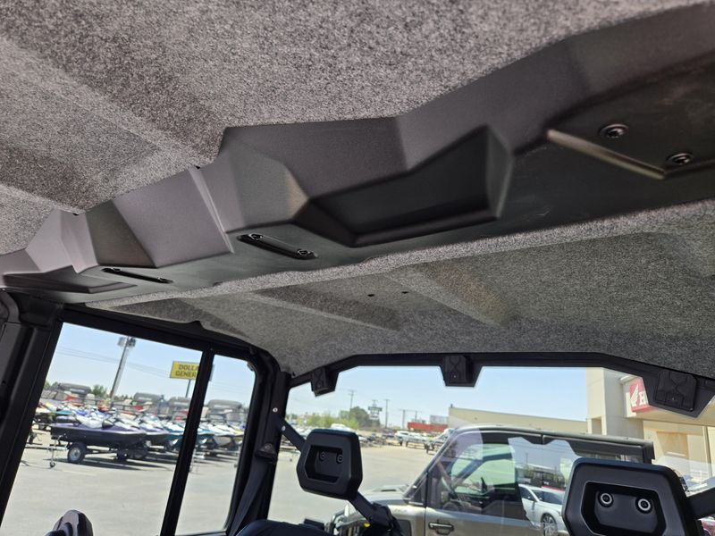 2025 Can-Am DEFENDER MAX LIMITED CAB HD10 DESERT TAN AND STEALTH BLACK Image 16