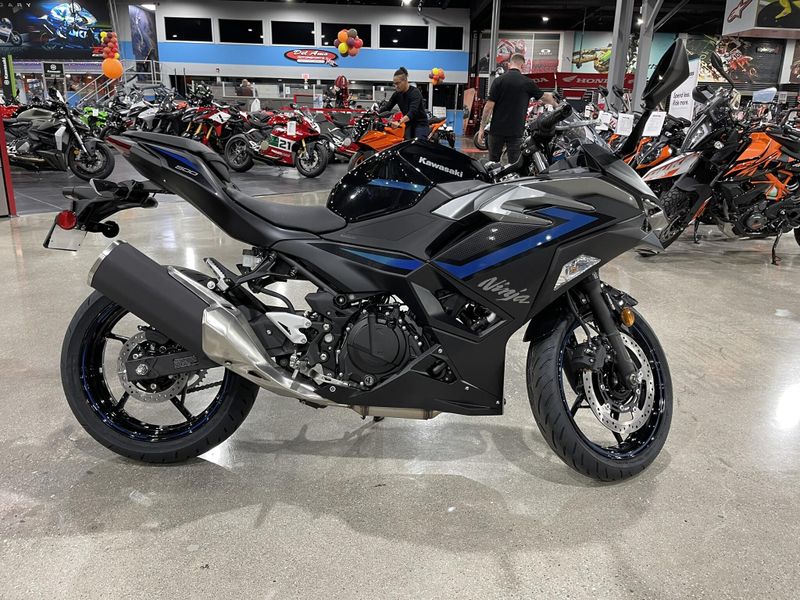 2025 Kawasaki NINJA 500 ABS Image 2