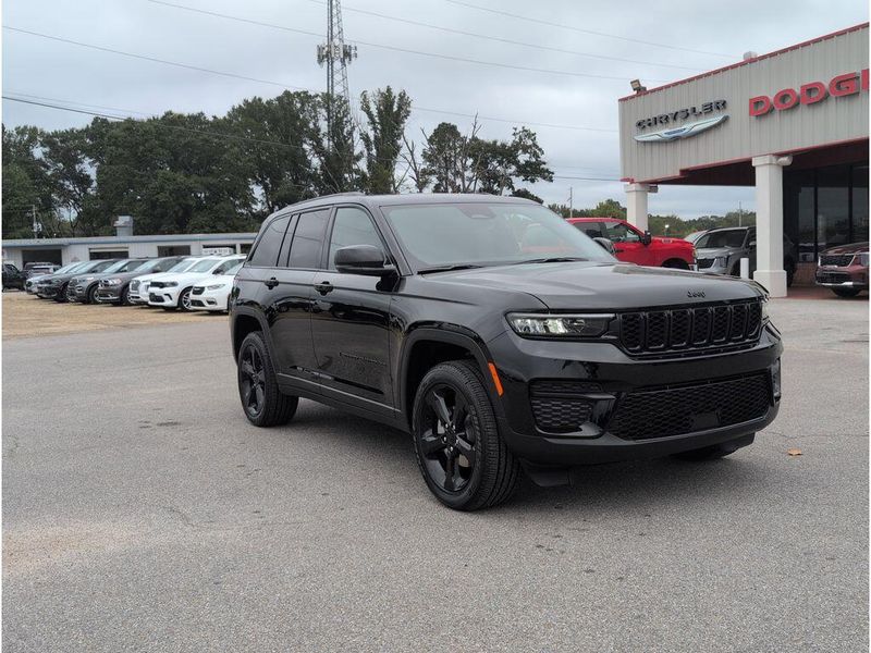 New 2025 Jeep Grand Cherokee Altitude X 4x2Image 7