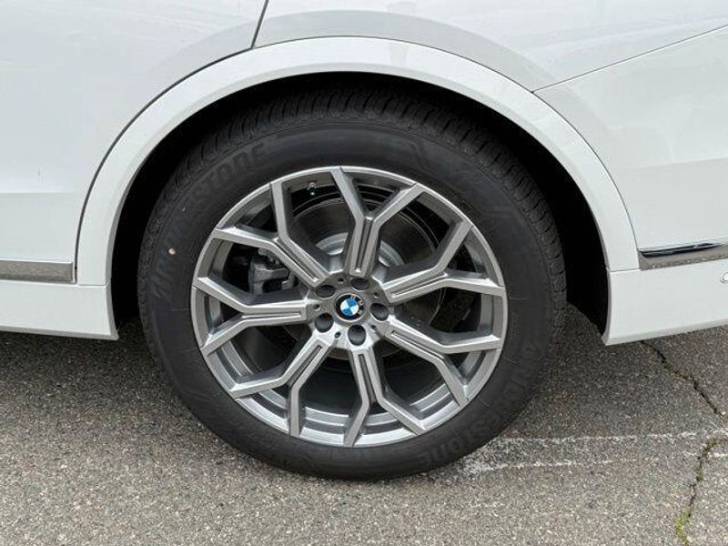 New 2026 BMW X7 xDrive40iImage 14