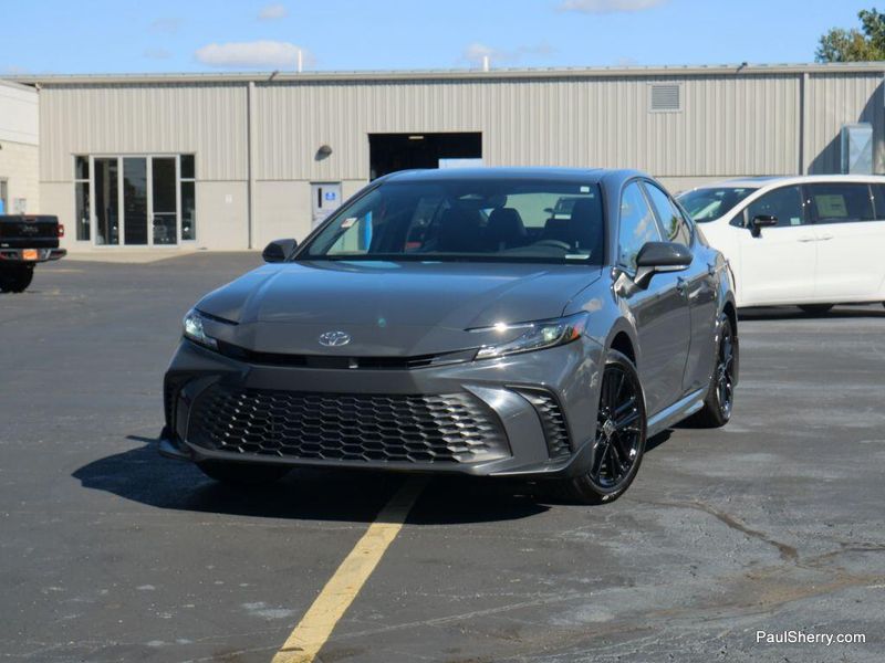 2025 Toyota Camry SE photo 2
