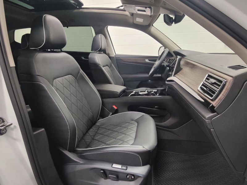 Used 2025 Volkswagen Atlas SEL Premium AWD R-Line Sunroof/NavImage 5