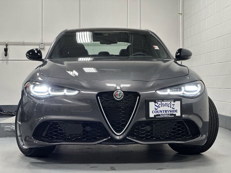 2024 Alfa Romeo Giulia Ti AwdImage 3