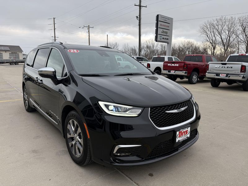 Used 2024 Chrysler Pacifica Hybrid PinnacleImage 40