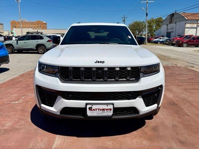 New 2026 Jeep Grand Cherokee 85th Anniversary Edition 4x4Image 2