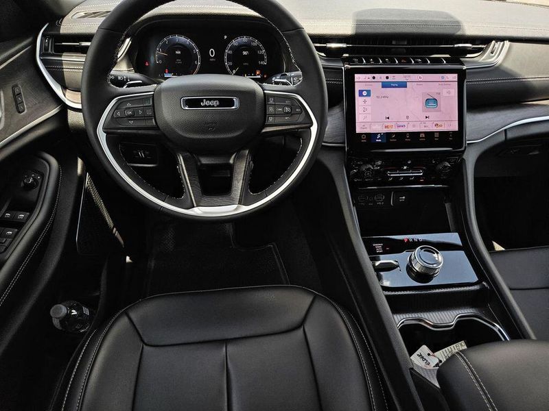 2025 Jeep Grand Cherokee L Limited 4x4Image 30