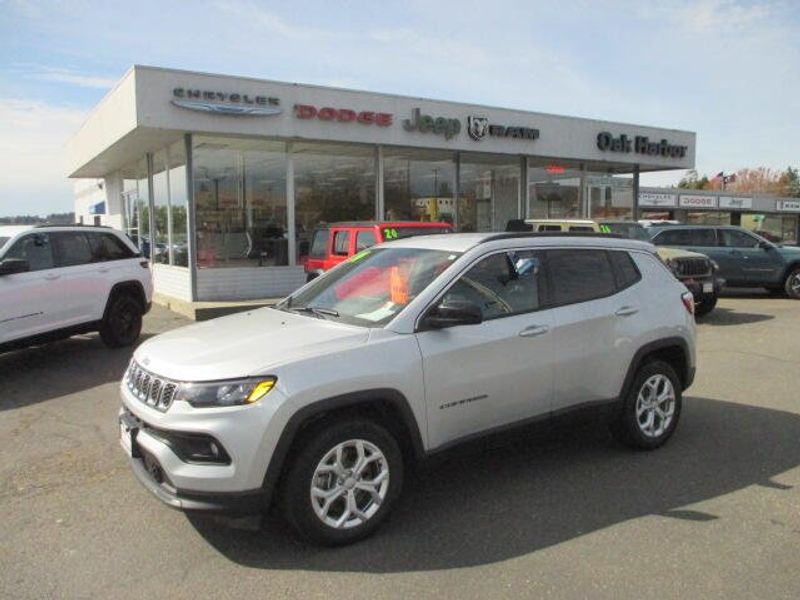 Used 2024 Jeep Compass LatitudeImage 30