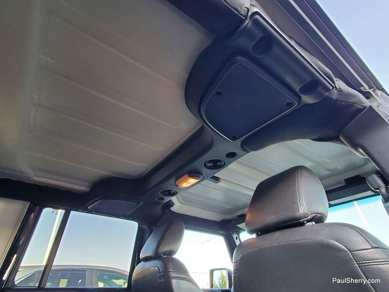 2015 Jeep Wrangler Sahara photo 16
