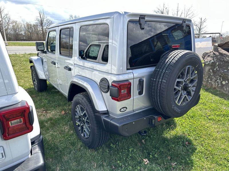 2024 Jeep Wrangler 4-door SaharaImage 10