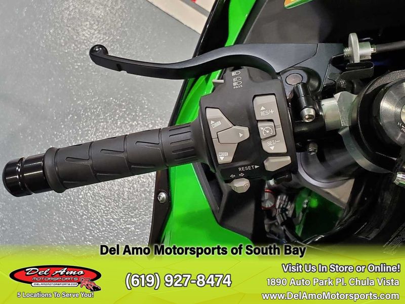 2024 Kawasaki ZX1002LRFAL-GN1  in a LIME GREEN/EBONY exterior color. Del Amo Motorsports of South Bay (619) 547-1937 delamomotorsports.com 