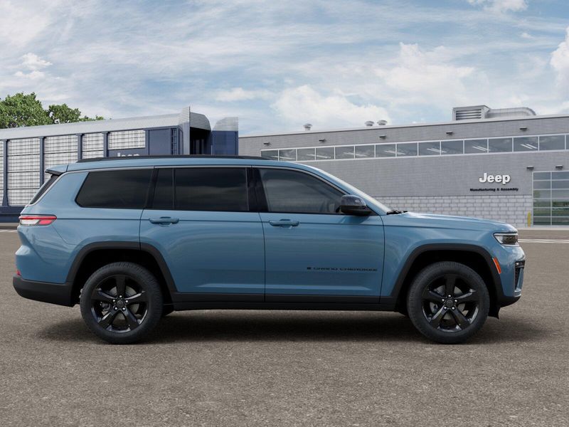 New 2027 Jeep Grand Cherokee L Limited 4x4Image 12