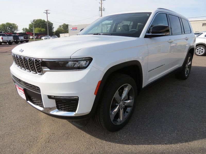2021 Jeep Grand Cherokee L Limited 4x4 4dr SUVImage 4