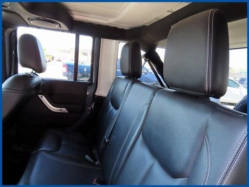 2014 Jeep Wrangler Unlimited SaharaImage 10