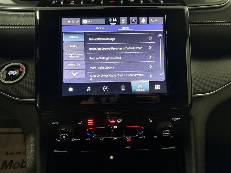 Used 2024 Jeep Grand Cherokee AltitudeImage 38