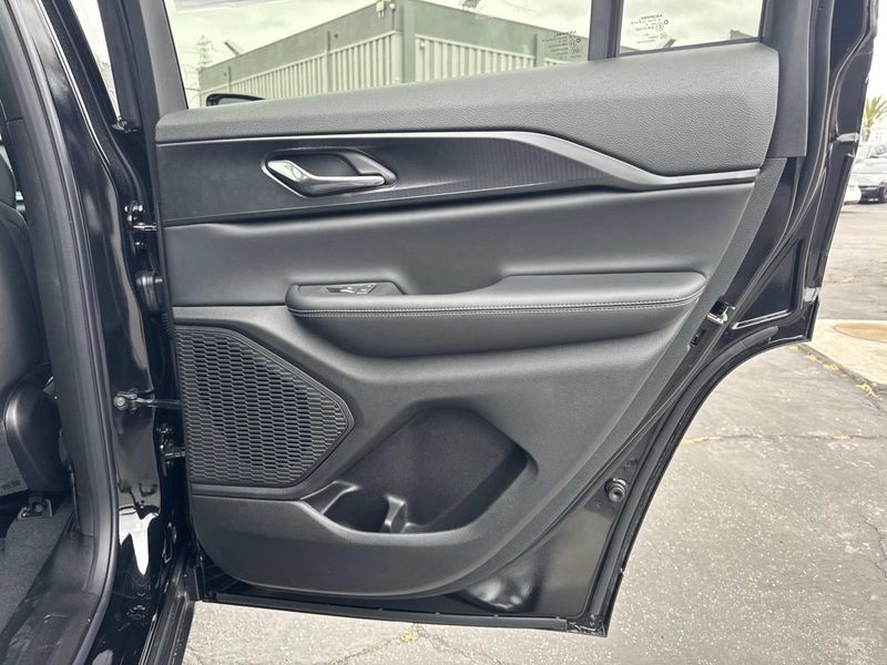 New 2026 Jeep Grand Cherokee Laredo X 4x2