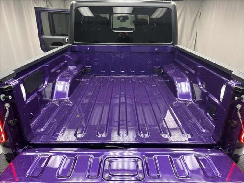 New 2026 Jeep Gladiator Willys 4x4Image 13