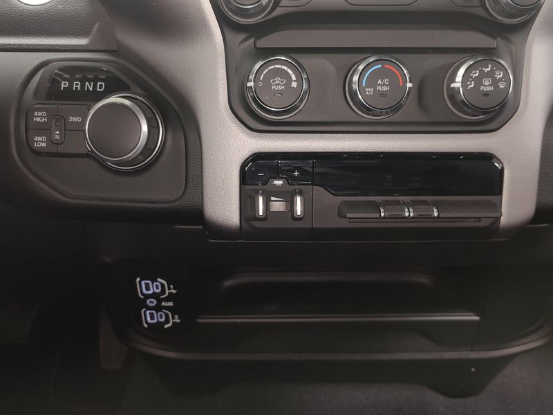 Used 2024 RAM 2500 Big Horn Crew Cab 6.4L V8 4x4Image 20