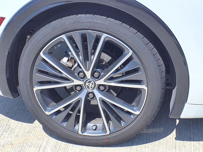 Used 2023 Toyota Prius XLEImage 9