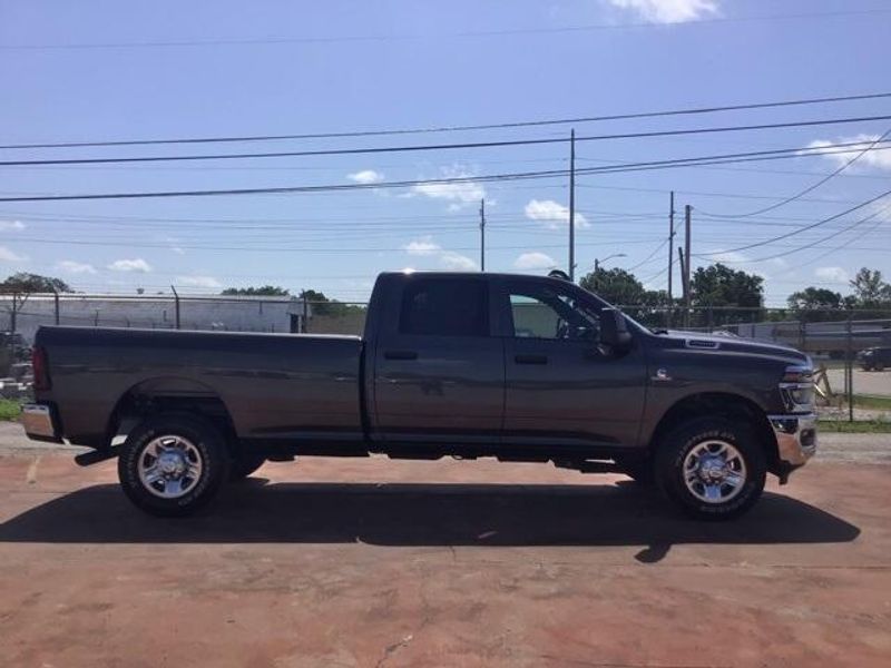 2025 RAM 2500 Tradesman Crew Cab 4x4 8