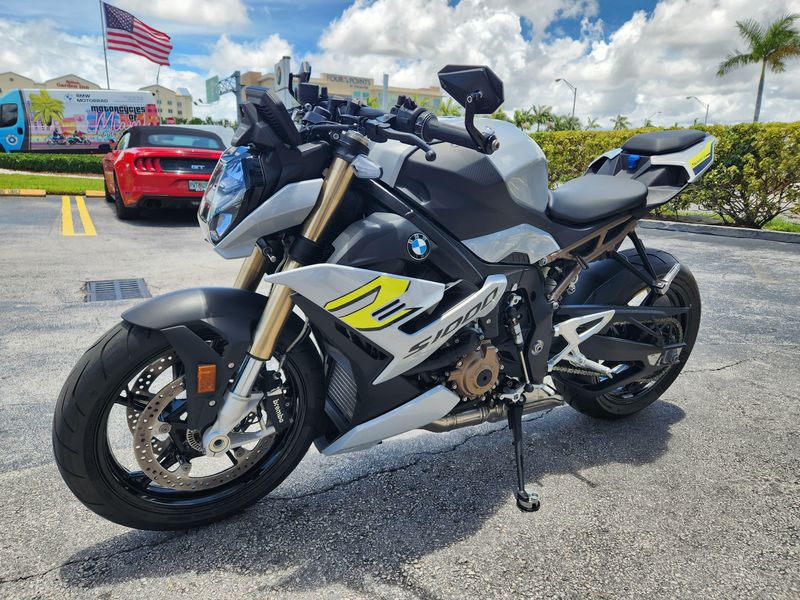 2022 BMW S 1000 R Image 3