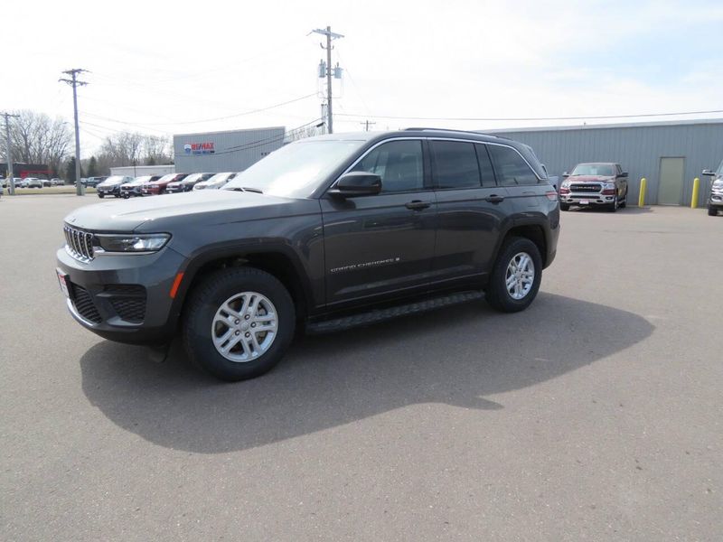Used 2022 Jeep Grand Cherokee Laredo 4x4 4dr SUV (midyear release)Image 6