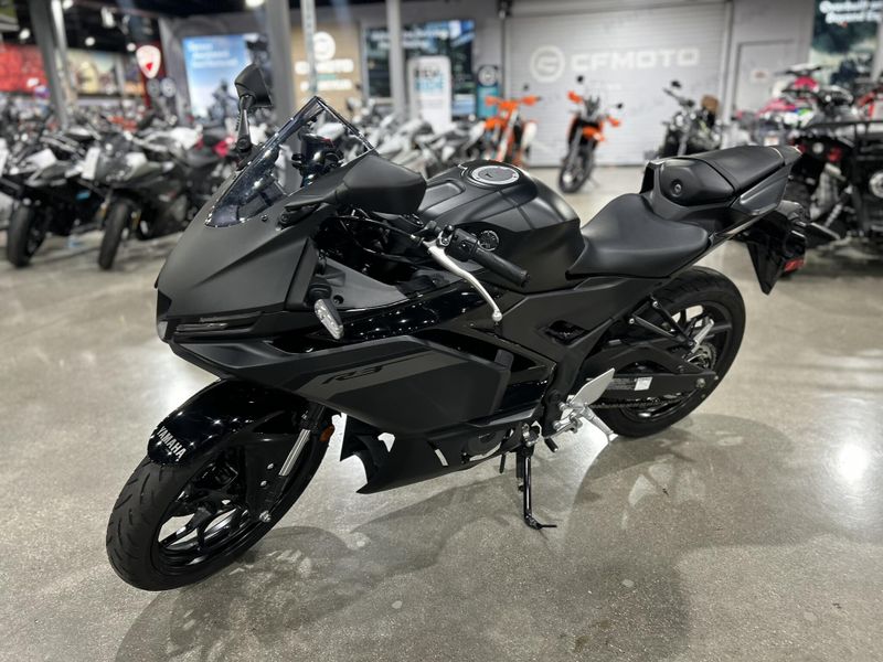 Used 2025 Yamaha YZF-R3 ABS Image 13