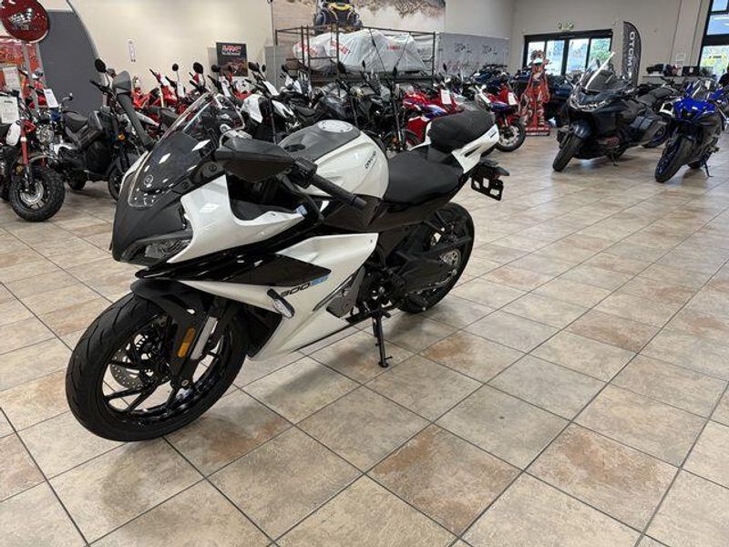 New 2025 CFMOTO 300SS Image 12