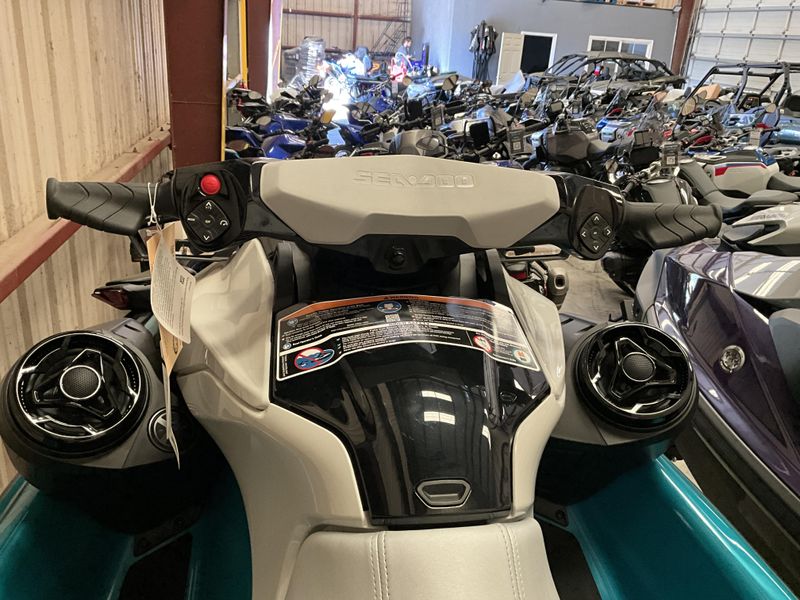 2025 SEA DOO GTI SE 170  in a Teal Blue/Manta Green exterior color. Powersports of Modesto (209) 524-2955 modestopowersports.com 