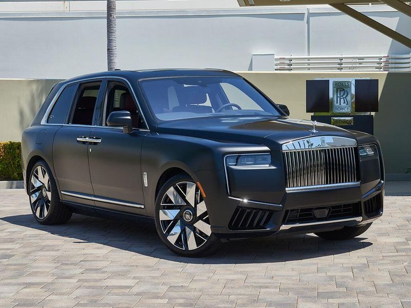 New 2027 Rolls-Royce Cullinan Image 5