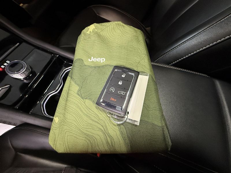 Used 2023 Jeep Grand Cherokee LimitedImage 27