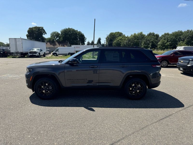 2024 Jeep Grand Cherokee Altitude X 4x4Image 5