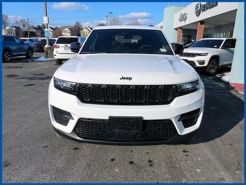 2023 Jeep Grand Cherokee AltitudeImage 3