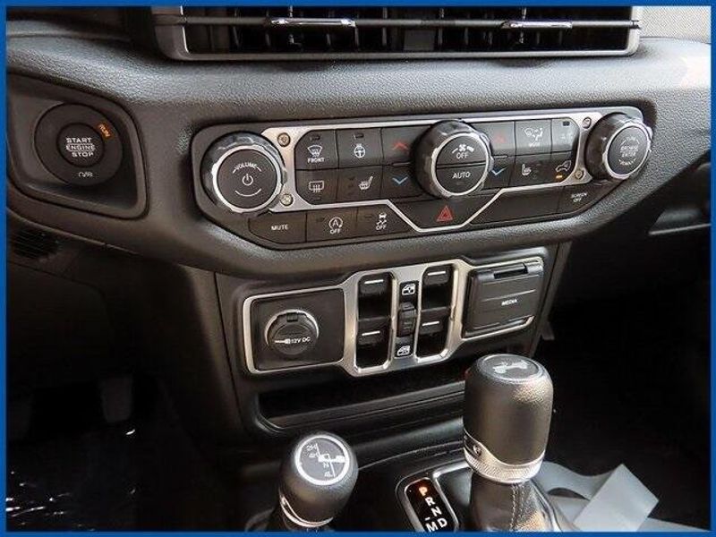 New 2025 Jeep Wrangler Sport SImage 17