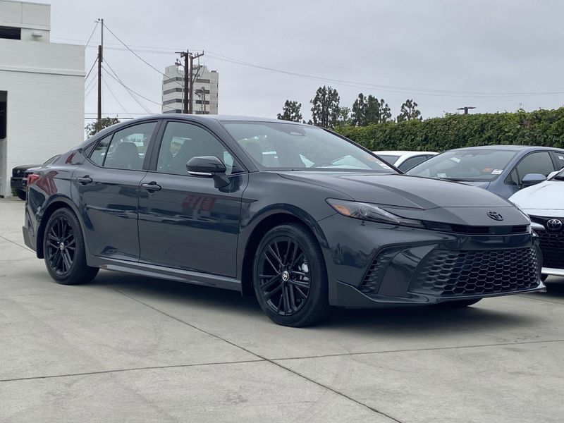 New 2025 Toyota Camry SEImage 2