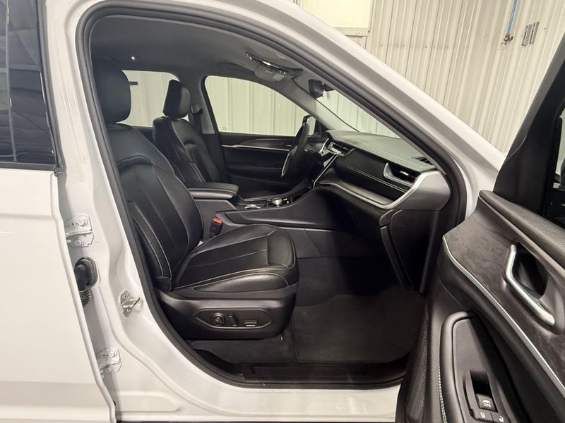 Used 2023 Jeep Grand Cherokee L LimitedImage 14