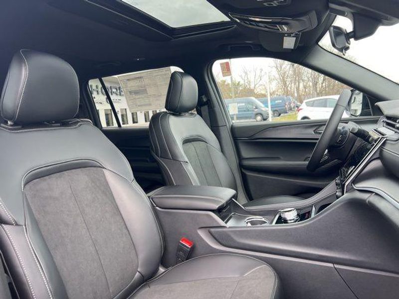 2025 Jeep Grand Cherokee L Altitude X 4x4