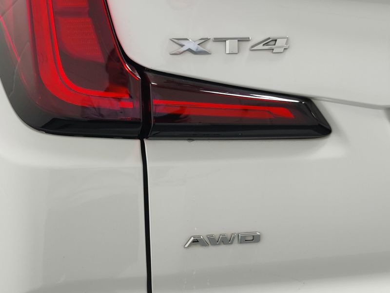 Used 2021 Cadillac XT4 AWD Luxury w/Sunroof/Cold PkgImage 5