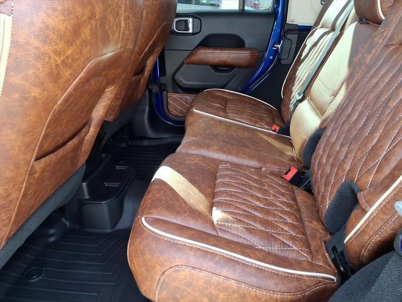 Used 2019 Jeep Wrangler Unlimited SaharaImage 13