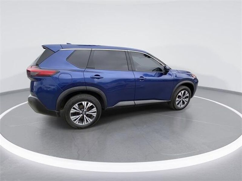 2021 Nissan Rogue SVImage 8
