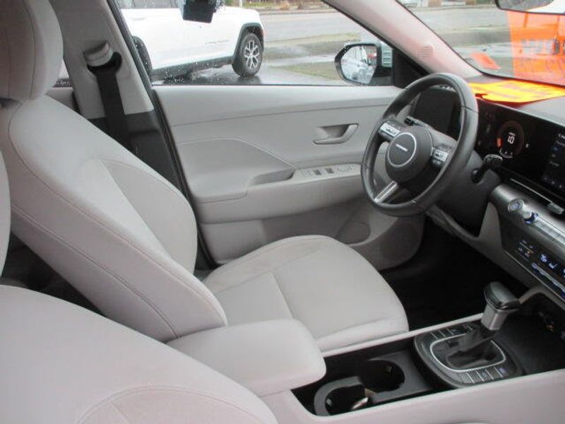 Used 2024 Hyundai Kona SELImage 23