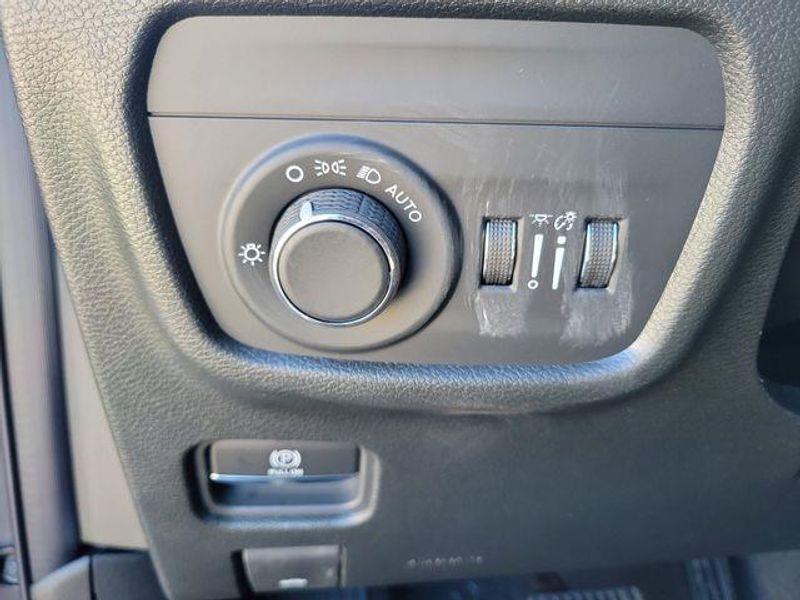 New 2026 Jeep Grand Cherokee Laredo Altitude 4x4